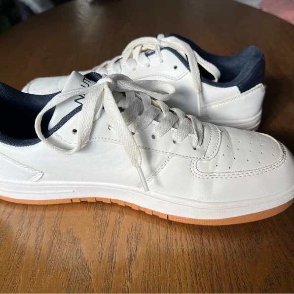 Nautica Boys Sneakers Size 6 White Synthetic Leather Lace Up Casual Striped - Picture 4 of 8